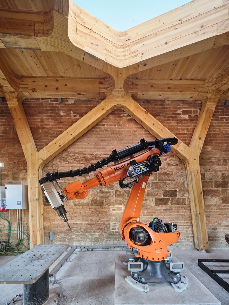 The robotic arm and work table.