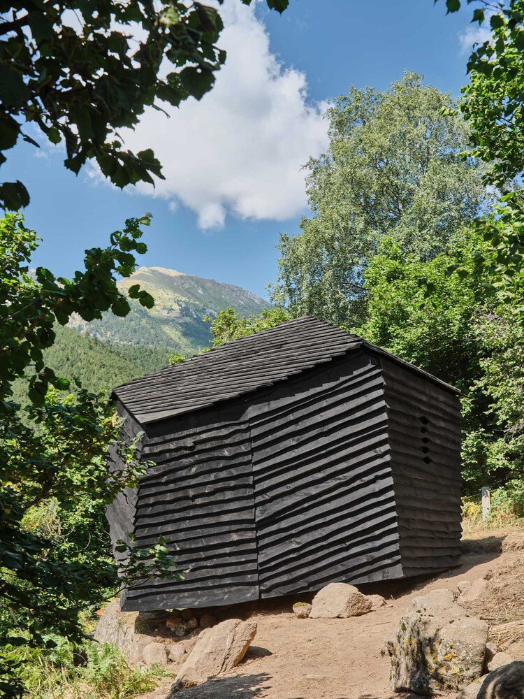 The cabin in its Pyrenean setting, MónNatura Pirineus.