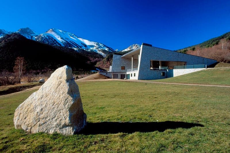 MónNatura Pirineus, Son — the boulder that gives the cabin its name.
