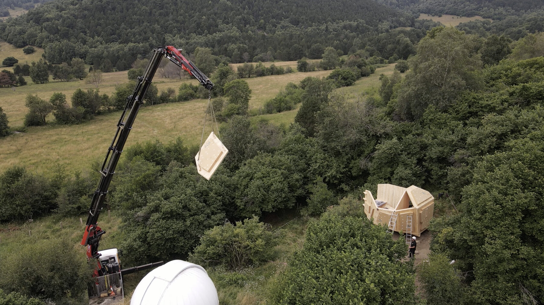 Craning the modules onto the hillside at Planes de Son.