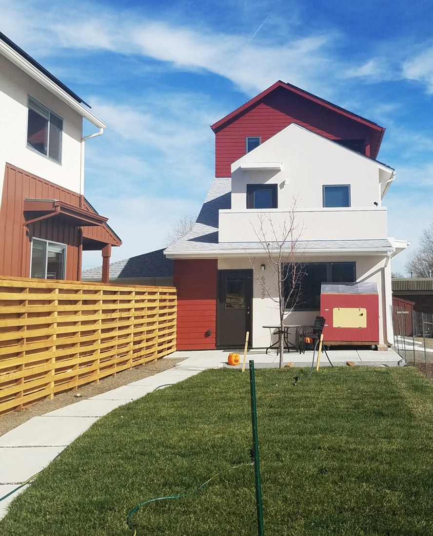 The alleyhouse — set back with respect to the checkerboard urbanism enabling optimal solar exposure.