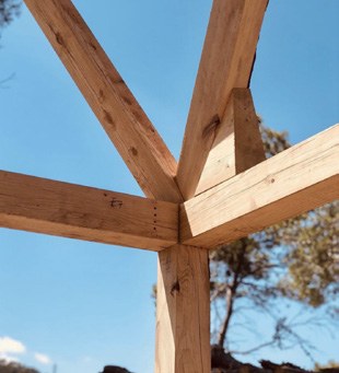 Detail of the complex 5-member joint.