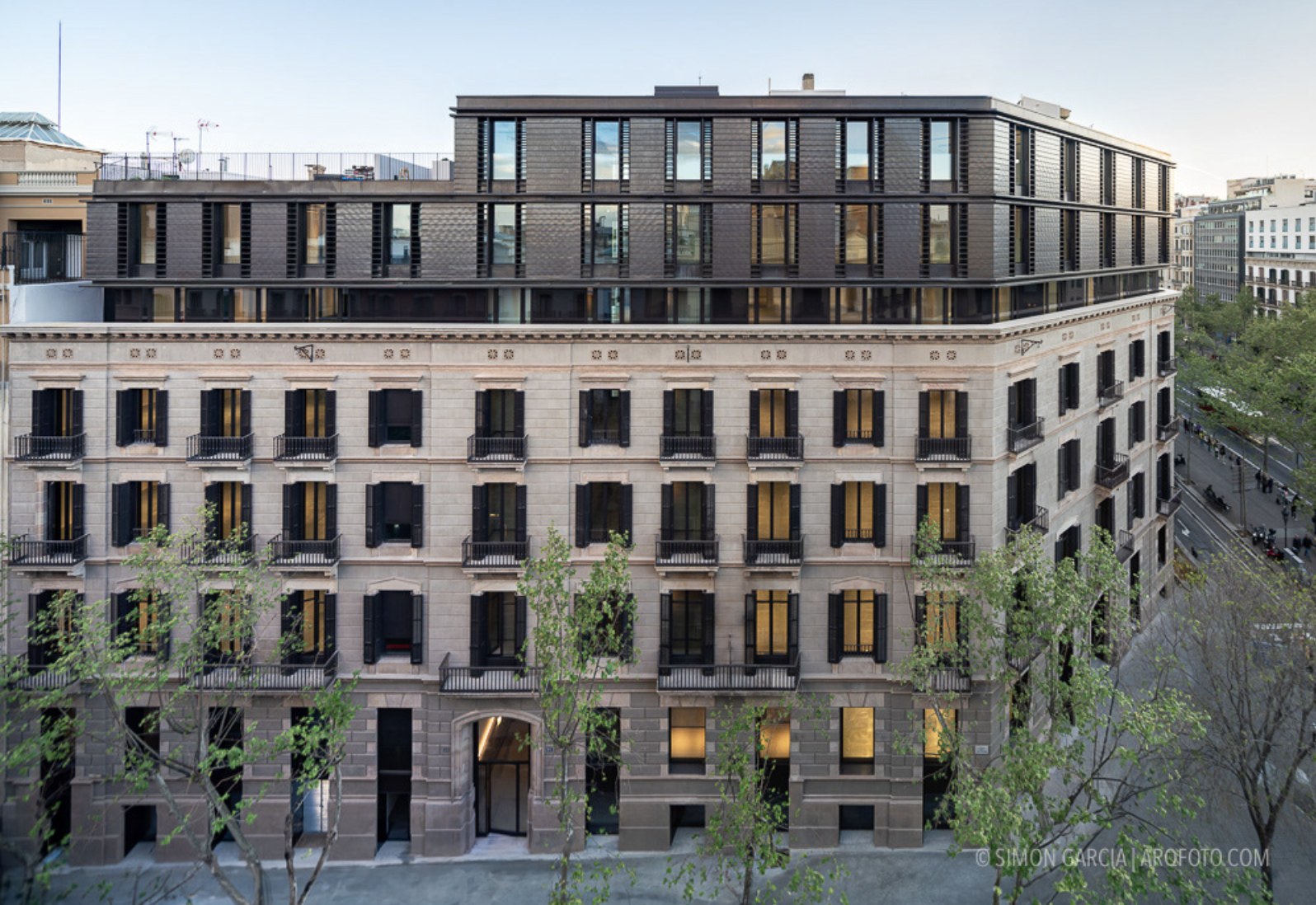 A large vertical extension to the Claris 39 building in Barcelona.