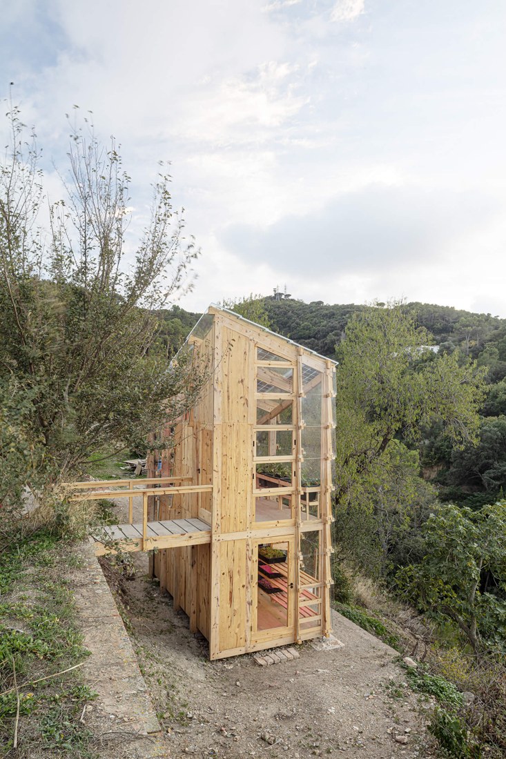 The tower and its entry bridge.